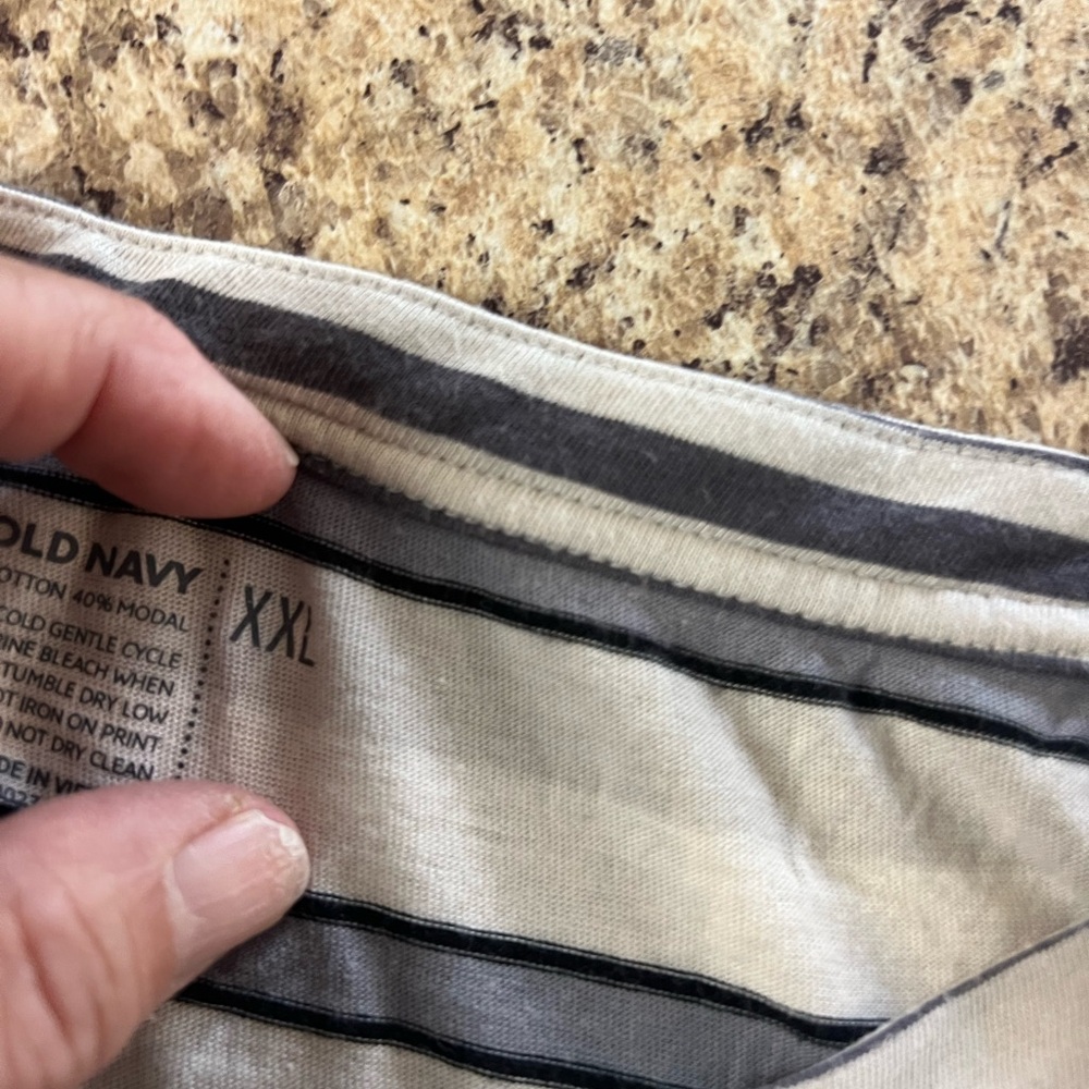 NWOT Old Navy Women’s Black and White Striped Tank Top - Picture 5 of 7